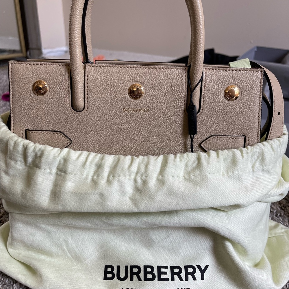 Burberry, Beige